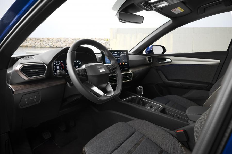 Интерьер Seat Leon Sportstourer Xcellence 2020 года  (WW) (фото 9 из 34)